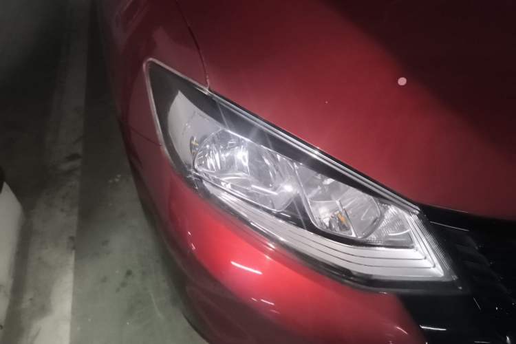 Used Nissan Tiida 2016 1.6L CVT Smart Drive Edition Right Front Headlight