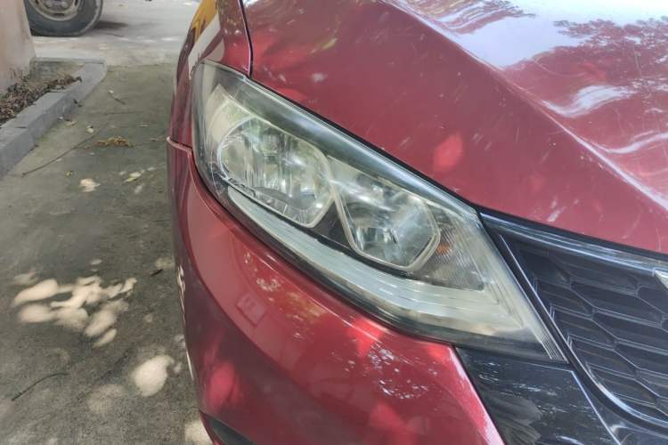 Used Nissan Tiida 2016 1.6L CVT Smart Drive Edition Right Front Headlight