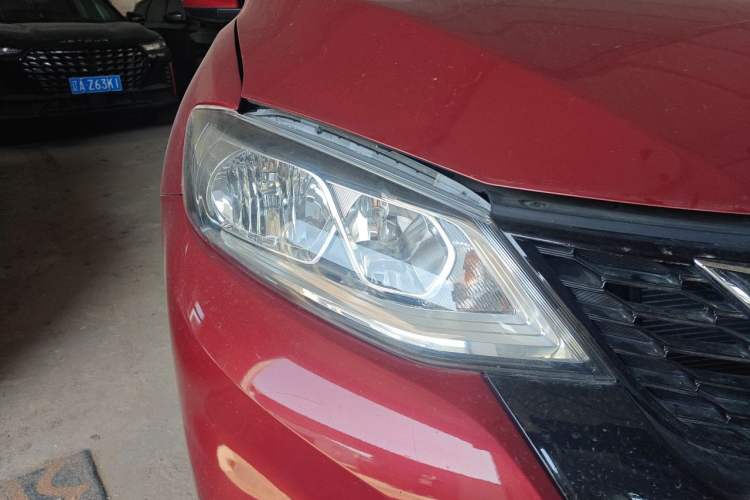 Used Nissan Tiida 2016 1.6L CVT Smart Drive Edition Right Front Headlight