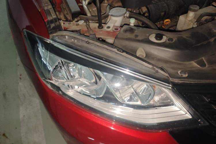 Used Nissan Tiida 2016 1.6L CVT Smart Drive Edition Right Front Headlight