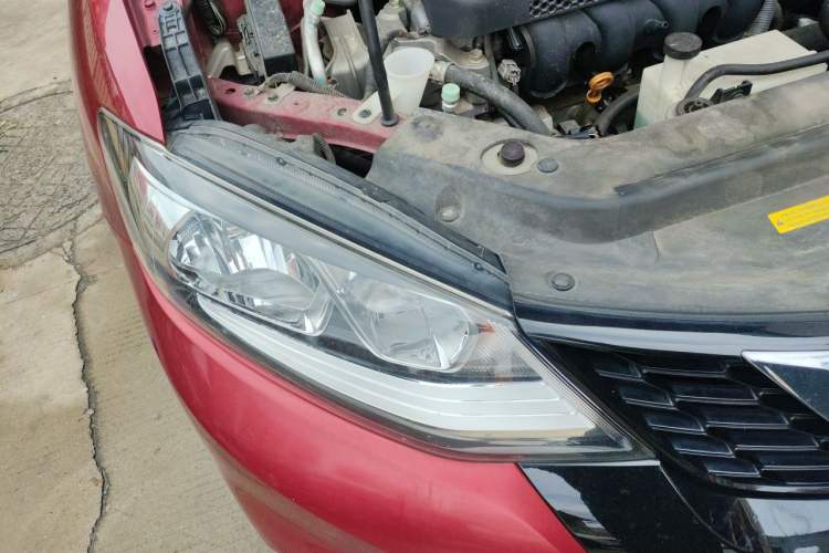 Used Nissan Tiida 2016 1.6L CVT Smart Drive Edition Right Front Headlight