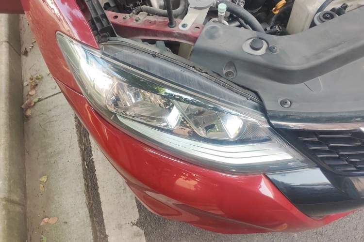 Used Nissan Tiida 2016 1.6L CVT Smart Drive Edition Right Front Headlight