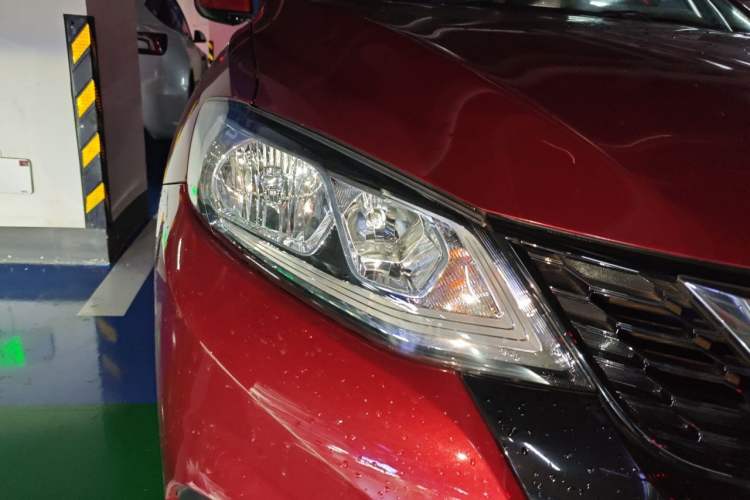 Used Nissan Tiida 2016 1.6L CVT Smart Drive Edition Right Front Headlight