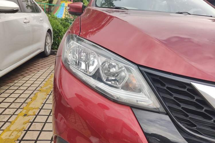 Used Nissan Tiida 2016 1.6L CVT Smart Drive Edition Right Front Headlight