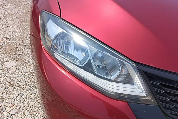 Used Nissan Tiida 2016 1.6L CVT Smart Drive Edition Right Front Headlight