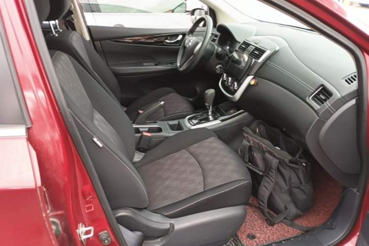Used Nissan Tiida 2016 1.6L CVT Cool Dynamic Edition Right Front Seat