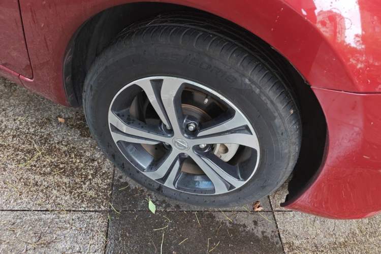 Used Nissan Tiida 2016 1.6L CVT Smart Drive Edition Right Front Wheel Hub