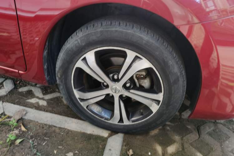 Used Nissan Tiida 2016 1.6L CVT Smart Drive Edition Right Front Wheel Hub