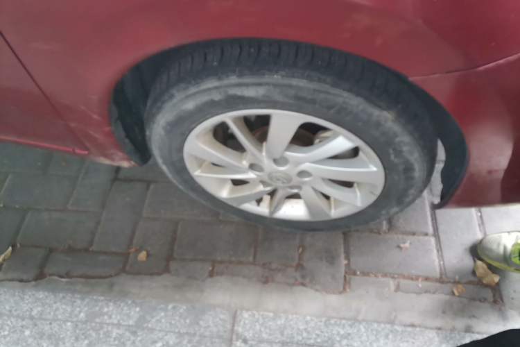 Used Nissan Tiida 2016 1.6L CVT Cool Dynamic Edition Right Front Wheel Hub