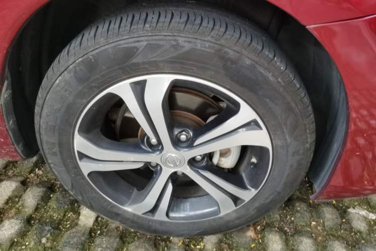 Used Nissan Tiida 2016 1.6L CVT Smart Drive Edition Right Front Wheel Hub