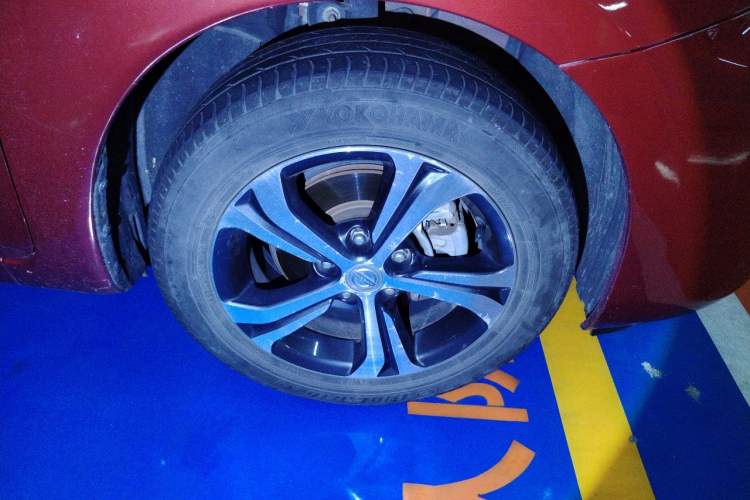 Used Nissan Tiida 2016 1.6L CVT Smart Drive Edition Right Front Wheel Hub