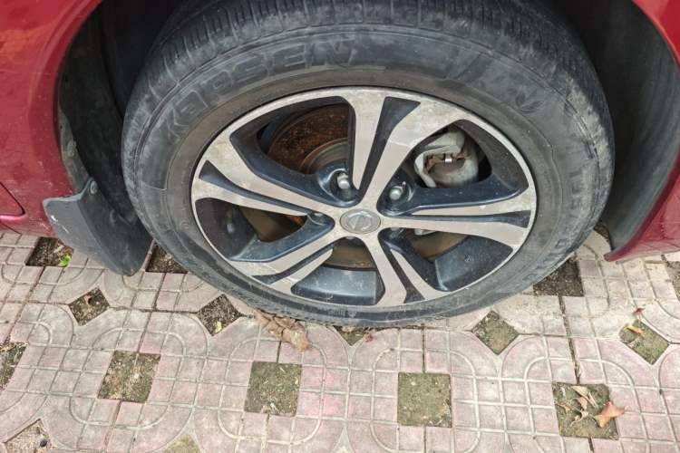 Used Nissan Tiida 2016 1.6L CVT Smart Drive Edition Right Front Wheel Hub