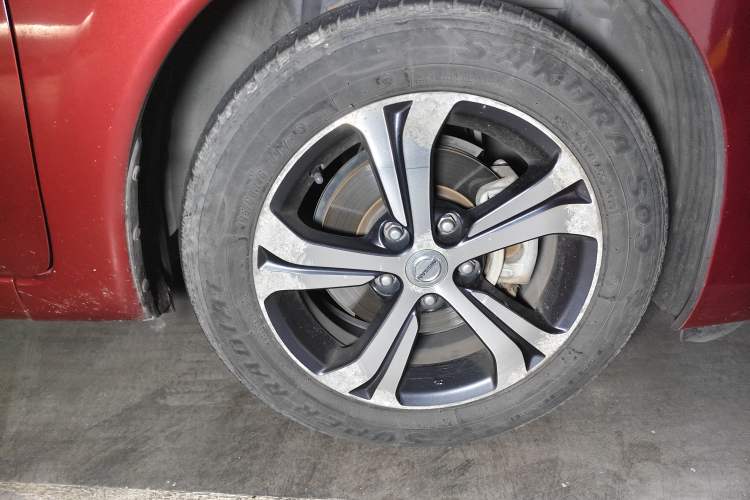 Used Nissan Tiida 2016 1.6L CVT Smart Drive Edition Right Front Wheel Hub