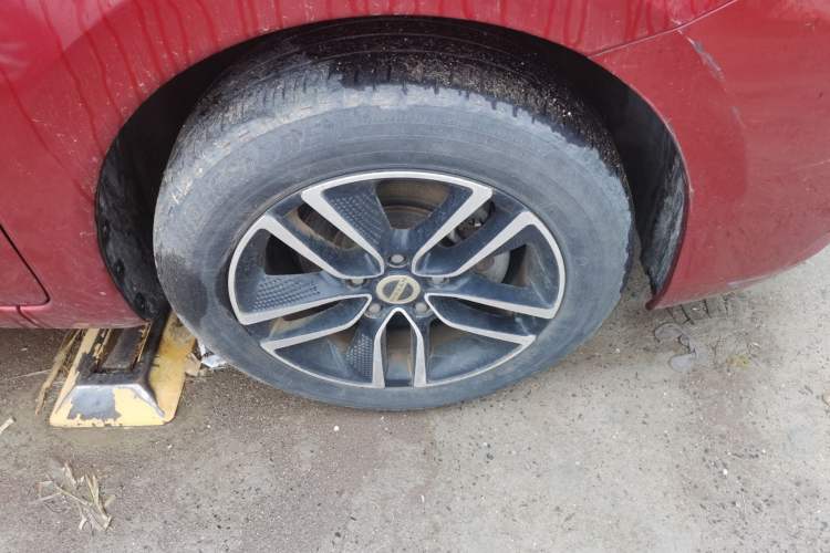 Used Nissan Tiida 2016 1.6L CVT Joyride Edition Right Front Wheel Hub