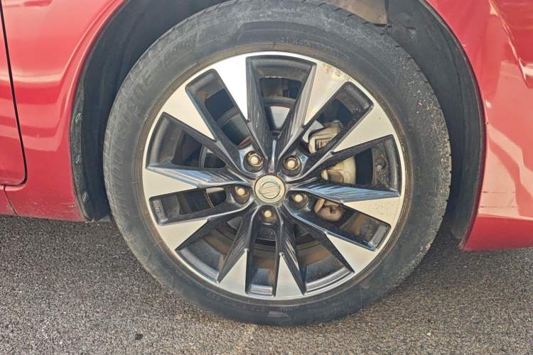 Used Nissan Tiida 2016 1.6L CVT ZhiZun Edition Right Front Wheel Hub