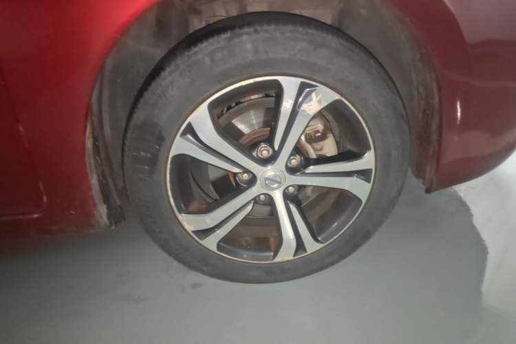 Used Nissan Tiida 2016 1.6L CVT Smart Drive Edition Right Front Wheel Hub