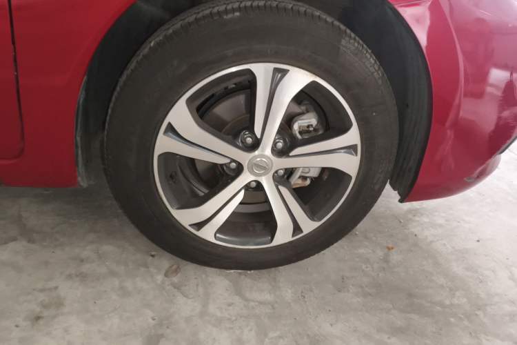Used Nissan Tiida 2016 1.6L CVT Smart Drive Edition Right Front Wheel Hub