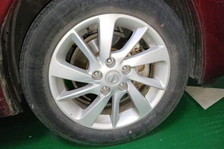 Used Nissan Tiida 2016 1.6L CVT Cool Dynamic Edition Right Front Wheel Hub
