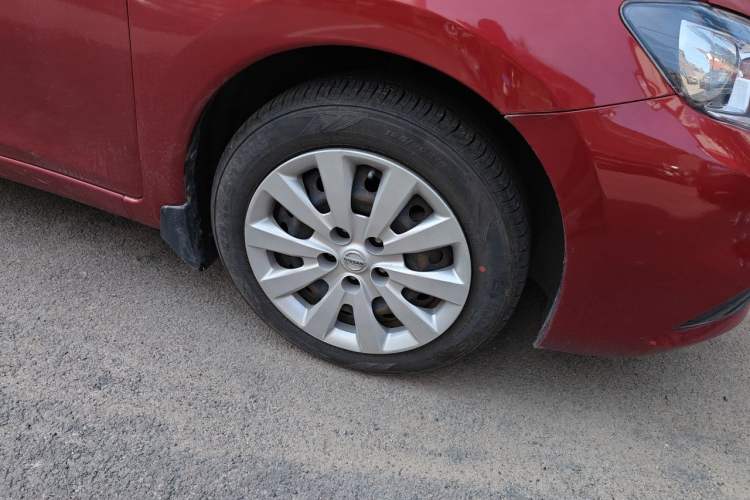 Used Nissan Tiida 2016 1.6L Manual Joyride Edition Right Front Wheel Hub