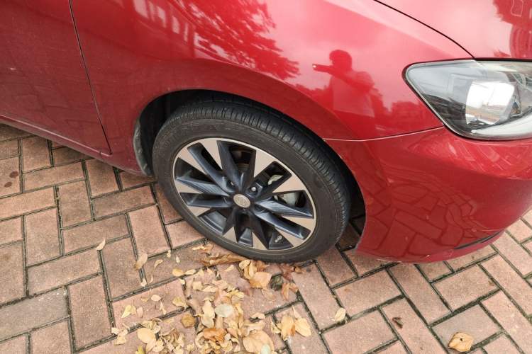 Used Nissan Tiida 2016 1.6L CVT ZhiZun Edition Right Front Wheel Hub