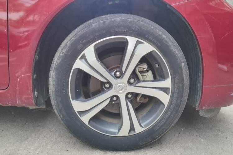 Used Nissan Tiida 2016 1.6L CVT Smart Drive Edition Right Front Wheel Hub