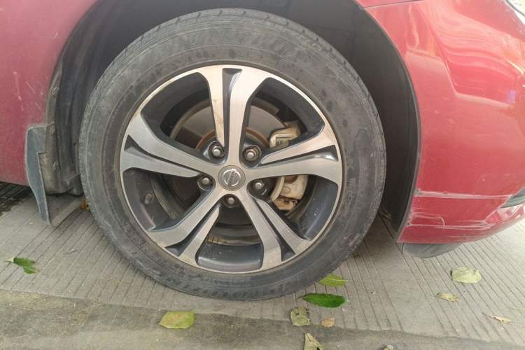 Used Nissan Tiida 2016 1.6L CVT Smart Drive Edition Right Front Wheel Hub
