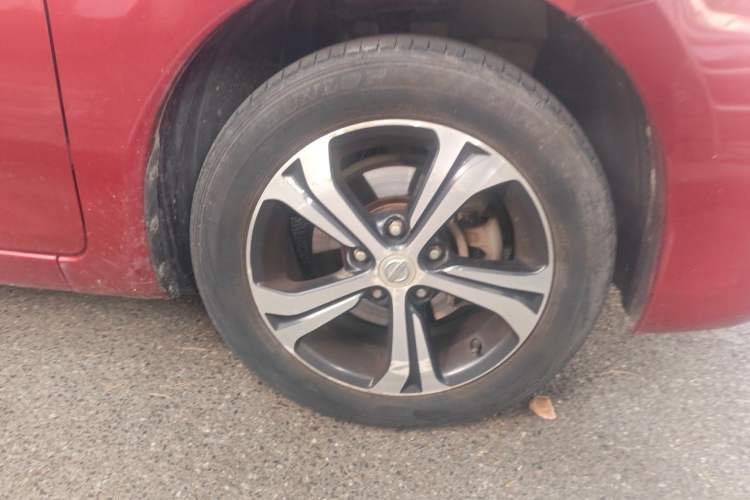 Used Nissan Tiida 2016 1.6L CVT Smart Drive Edition Right Front Wheel Hub