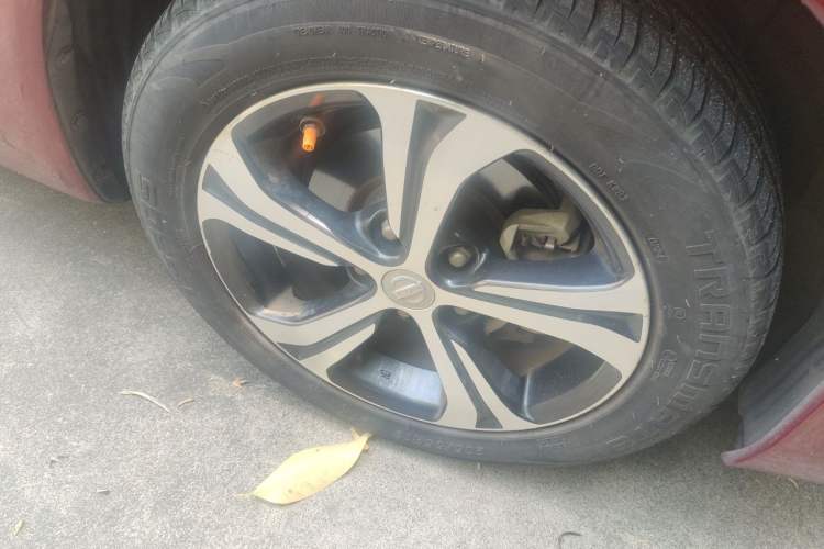 Used Nissan Tiida 2016 1.6L CVT Smart Drive Edition Right Front Wheel Hub