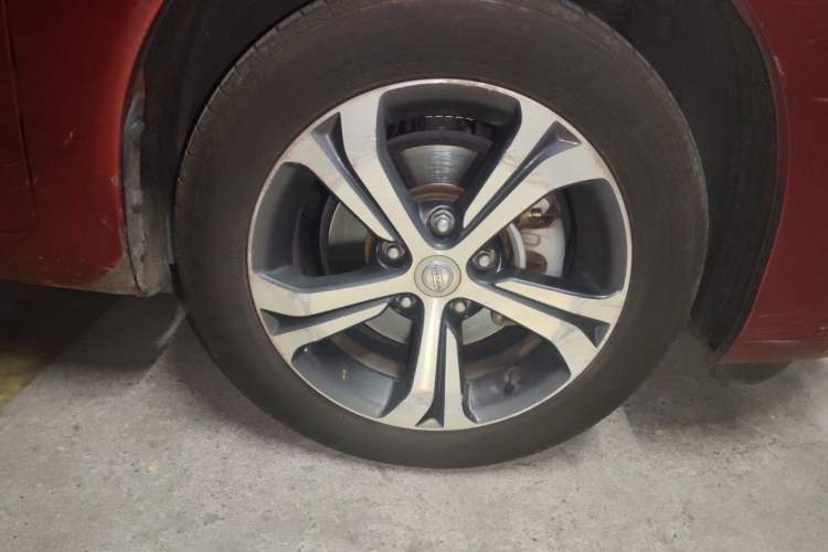 Used Nissan Tiida 2016 1.6L CVT Smart Drive Edition Right Front Wheel Hub