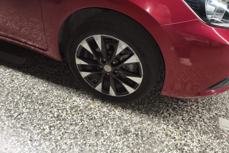 Used Nissan Tiida 2016 1.6L CVT ZhiZun Edition Right Front Wheel Hub