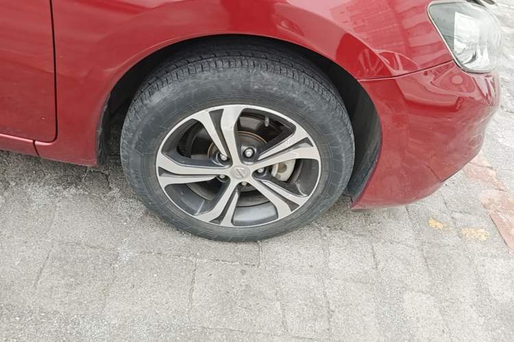 Used Nissan Tiida 2016 1.6L CVT Smart Drive Edition Right Front Wheel Hub