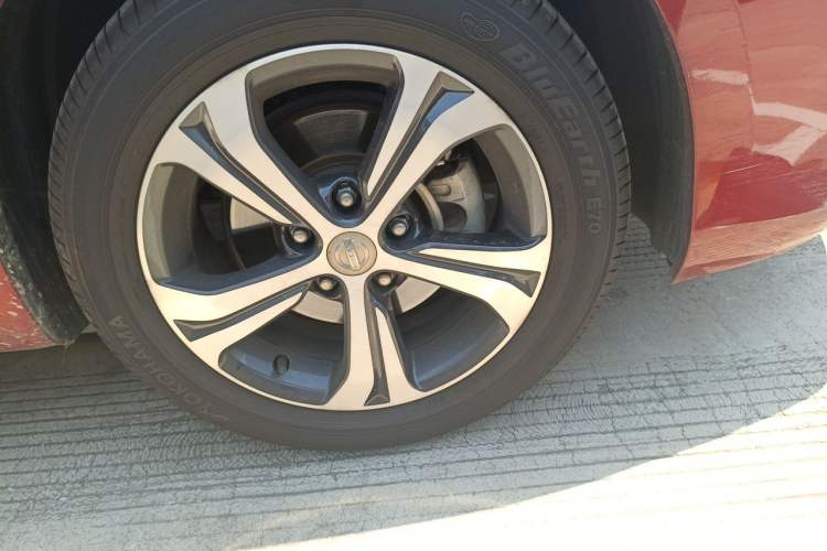 Used Nissan Tiida 2016 1.6L CVT Smart Drive Edition Right Front Wheel Hub
