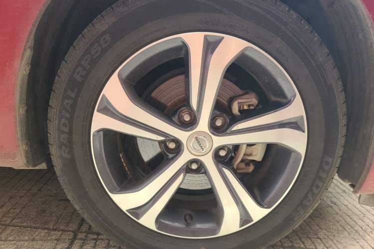 Used Nissan Tiida 2016 1.6L CVT Smart Drive Edition Right Front Wheel Hub