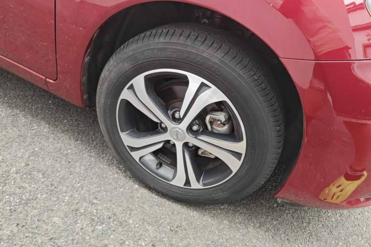Used Nissan Tiida 2016 1.6L CVT Smart Drive Edition Right Front Wheel Hub
