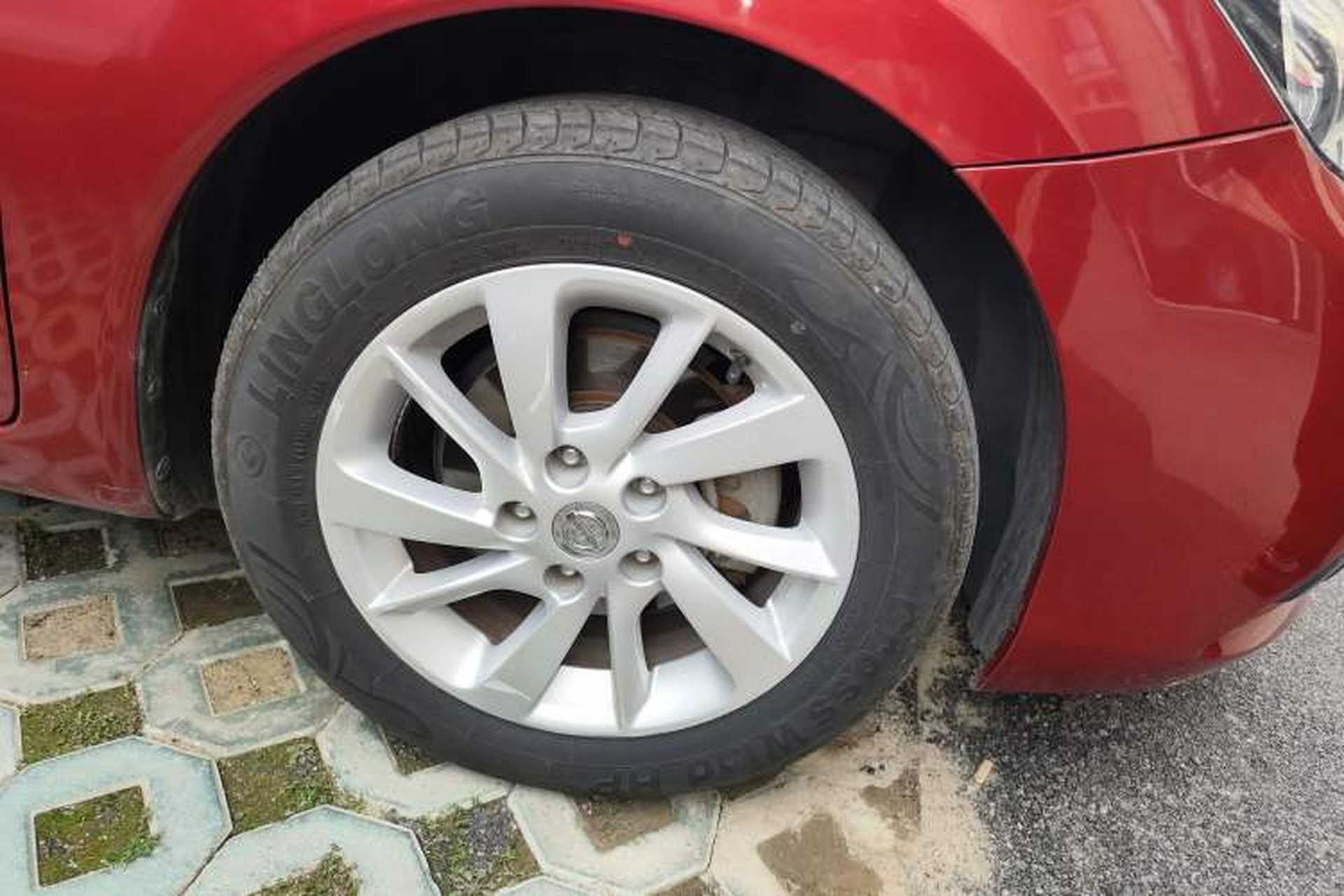 Used Nissan Tiida 2016 1.6L CVT Cool Dynamic Edition Right Front Wheel Hub