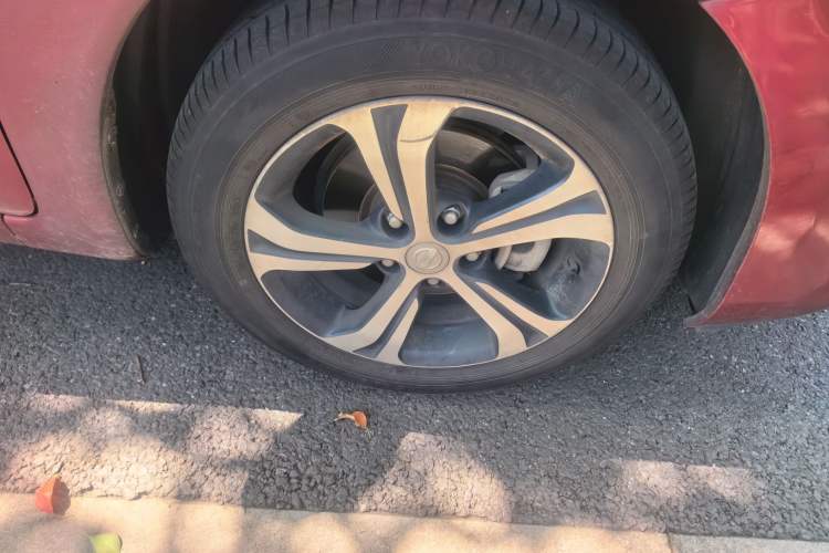 Used Nissan Tiida 2016 1.6L CVT Smart Drive Edition Right Front Wheel Hub