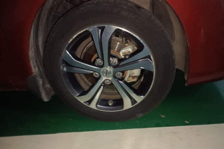 Used Nissan Tiida 2016 1.6L CVT Smart Drive Edition Right Front Wheel Hub