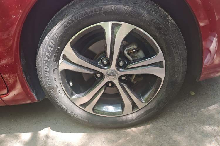 Used Nissan Tiida 2016 1.6L CVT Smart Drive Edition Right Front Wheel Hub