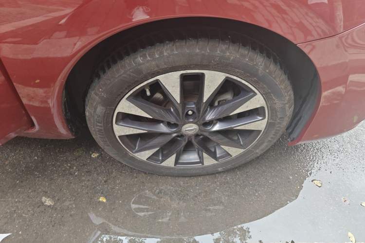 Used Nissan Tiida 2016 1.6L CVT ZhiZun Edition Right Front Wheel Hub