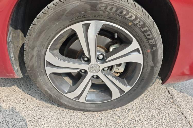 Used Nissan Tiida 2016 1.6L CVT Smart Drive Edition Right Front Wheel Hub