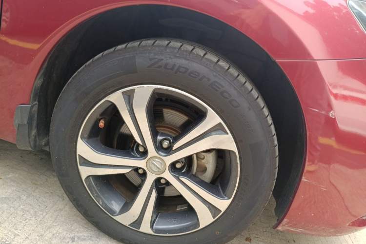 Used Nissan Tiida 2016 1.6L CVT Smart Drive Edition Right Front Wheel Hub