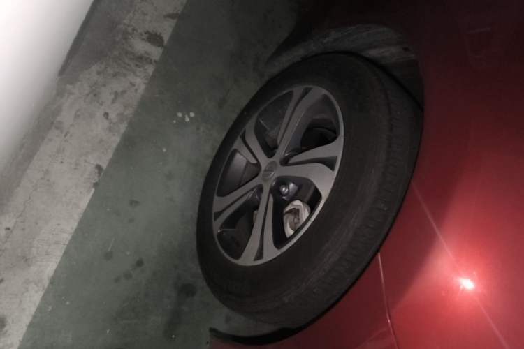 Used Nissan Tiida 2016 1.6L CVT Smart Drive Edition Right Front Wheel Hub