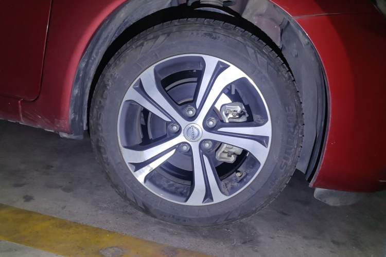 Used Nissan Tiida 2016 1.6L CVT Smart Drive Edition Right Front Wheel Hub