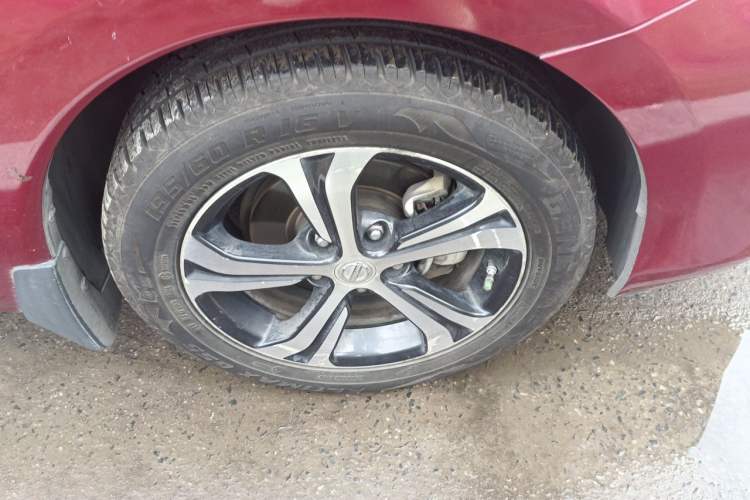 Used Nissan Tiida 2016 1.6L CVT Smart Drive Edition Right Front Wheel Hub