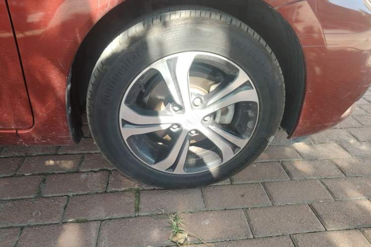 Used Nissan Tiida 2016 1.6L CVT Smart Drive Edition Right Front Wheel Hub