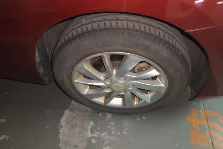 Used Nissan Tiida 2016 1.6L CVT Cool Dynamic Edition Right Front Wheel Hub