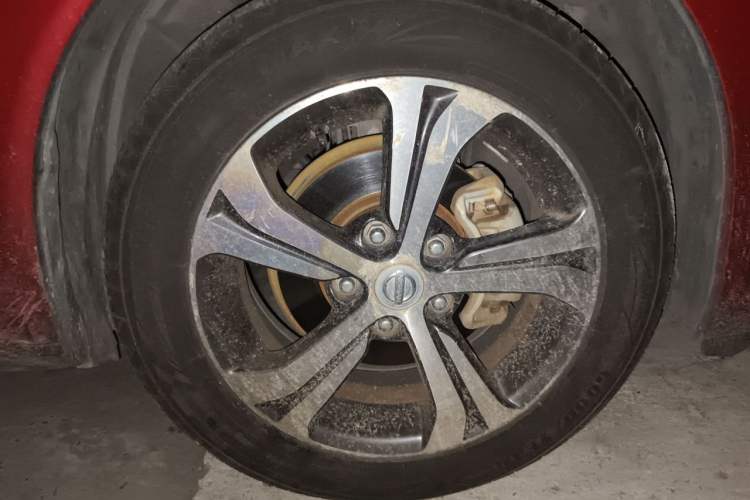 Used Nissan Tiida 2016 1.6L CVT Smart Drive Edition Right Front Wheel Hub