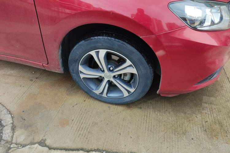 Used Nissan Tiida 2016 1.6L CVT Smart Drive Edition Right Front Wheel Hub