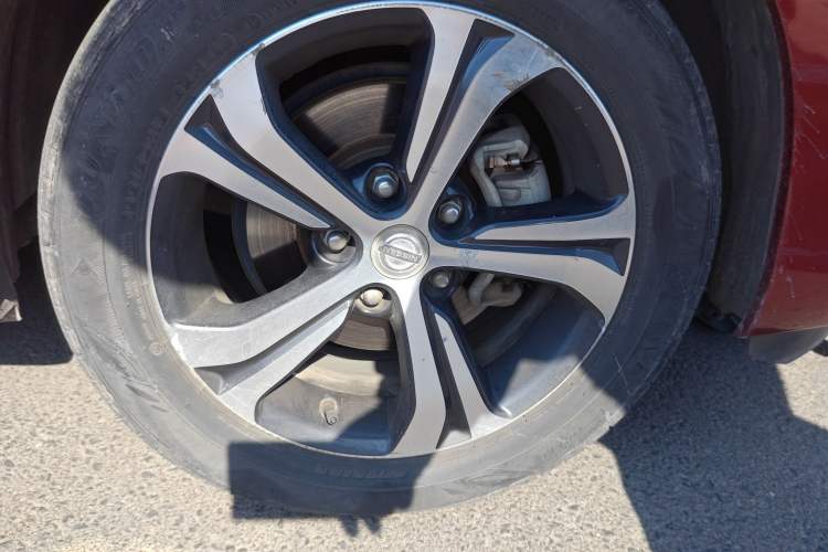 Used Nissan Tiida 2016 1.6L CVT Smart Drive Edition Right Front Wheel Hub