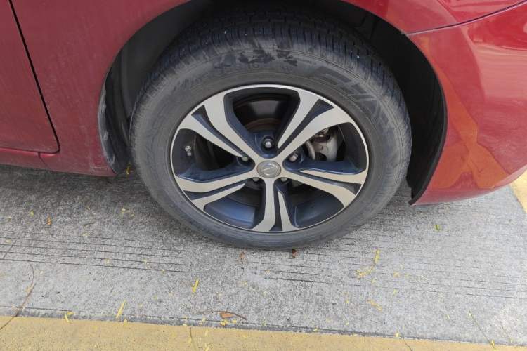Used Nissan Tiida 2016 1.6L CVT Smart Drive Edition Right Front Wheel Hub